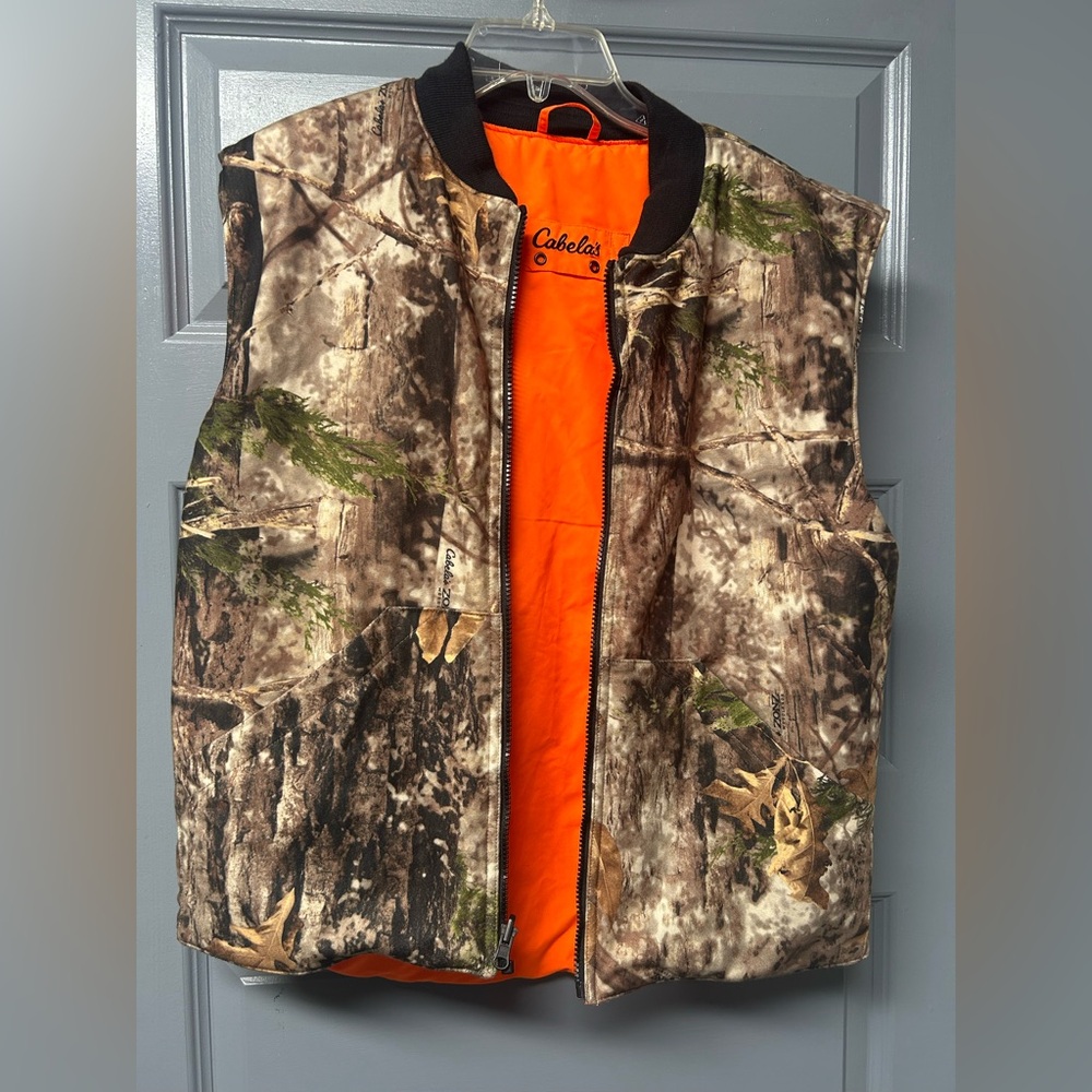 Cabela’s reversible Camo/orange insulated hunting vest. Size Med Woodlands camo
